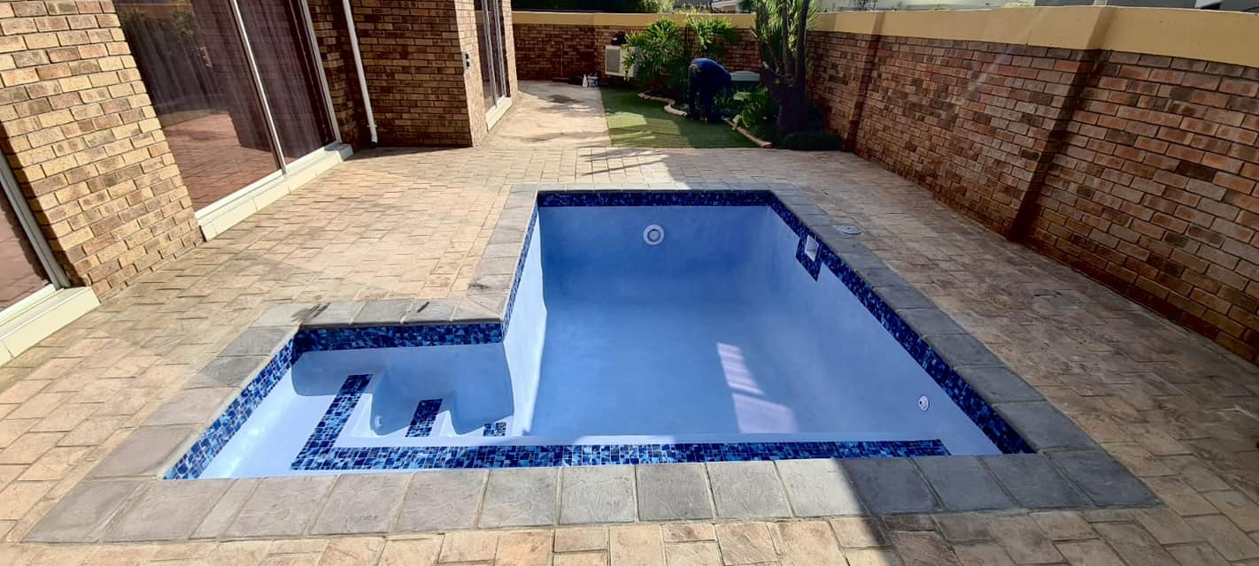 Courtyard pool build